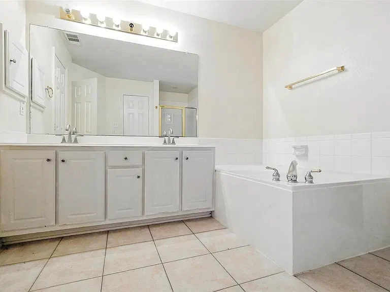 10222 Thornmont Ln — Photo 20