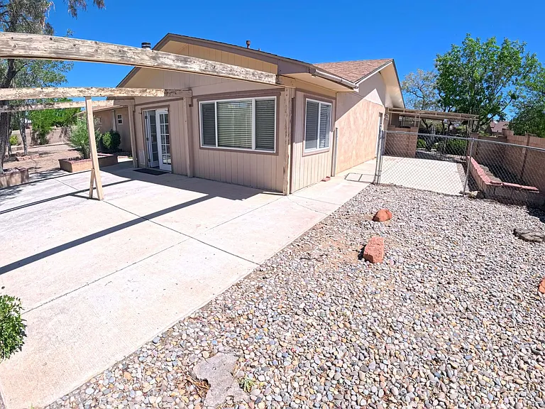 2550 Rosswood Dr SE — Photo 11