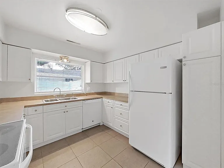 1701 Laurie Ln — Photo 11
