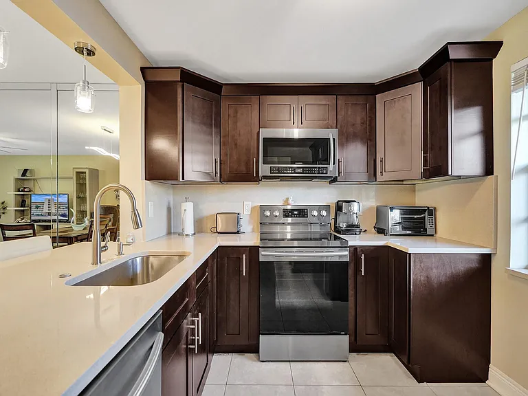 401 SE 3rd St #107 — Photo 6