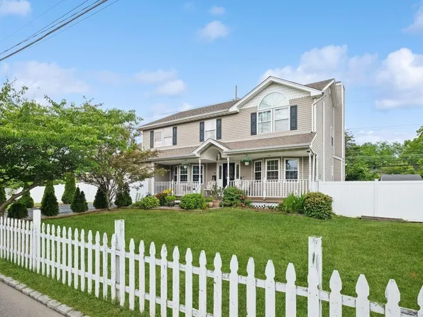 73 Cameron Avenue, Babylon, NY 11702