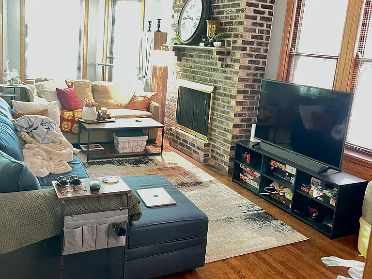 1031 W Dakin St #2 — Photo 2