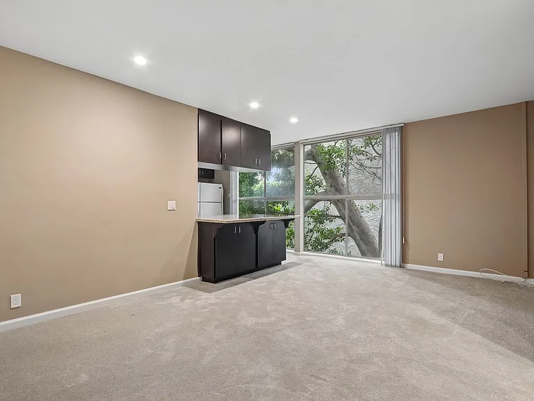 116 N Wetherly Dr — Photo 3