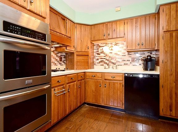 3rd image of 2238 Emerson Ave