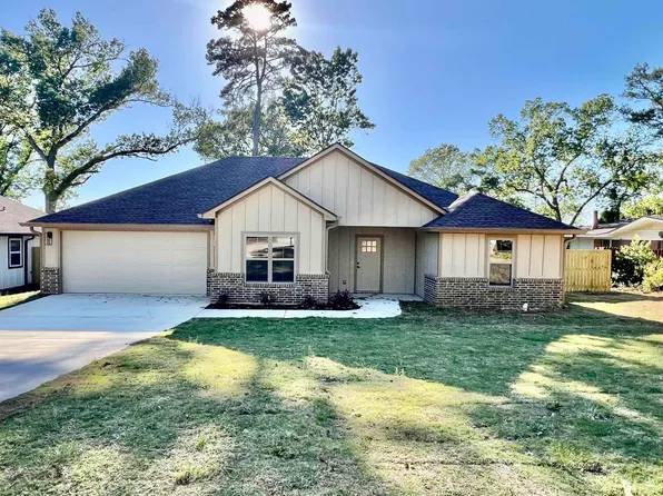 105 Pinecrest Dr, Longview, TX 75602
