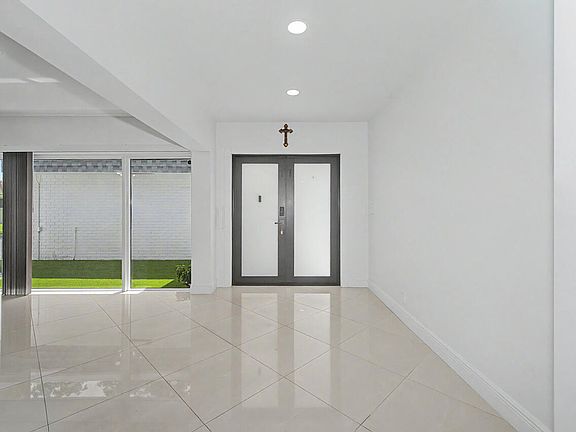 5th image of 5707 White Hickory Circle