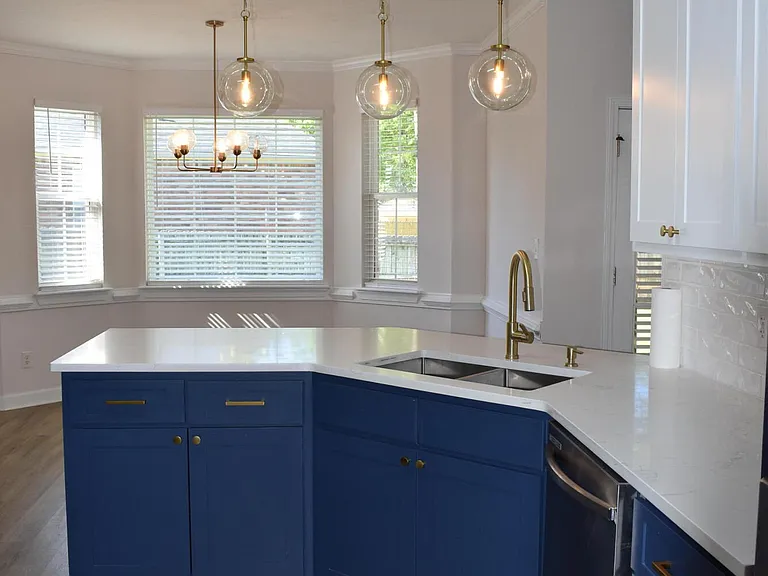 201 Bainbridge Dr — Photo 8