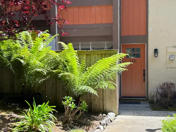1231 Oddstad Blvd, Pacifica, CA 94044