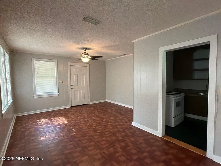 3323 Nolan St — Photo 3