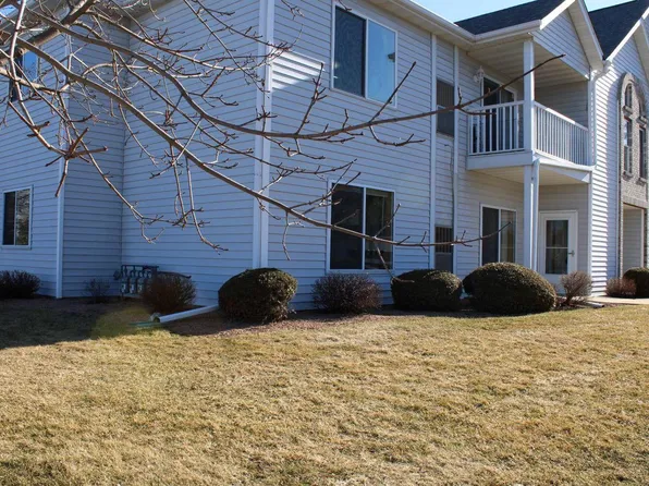1751 Wildlife Dr APT 8, Kewaskum, WI 53040