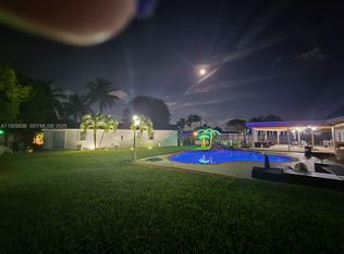 *paradise Pines, Homestead, FL 33033