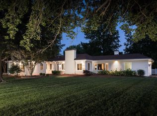 12114 Ladue Rd, Saint Louis, MO 63141