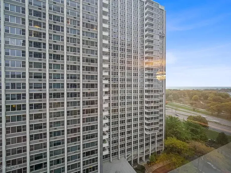 4250 N Marine Dr #1413 — Photo 17