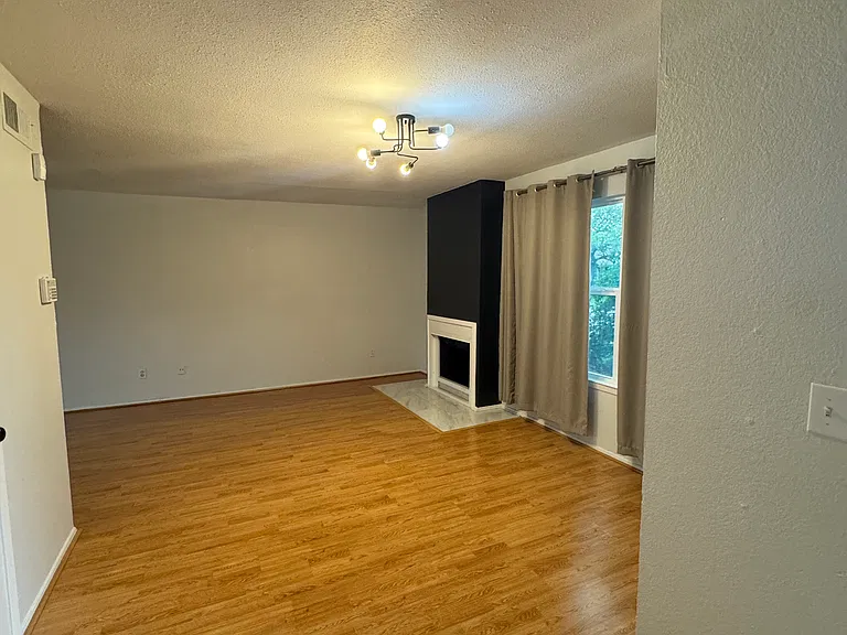 323 Towne House Ln — Photo 9