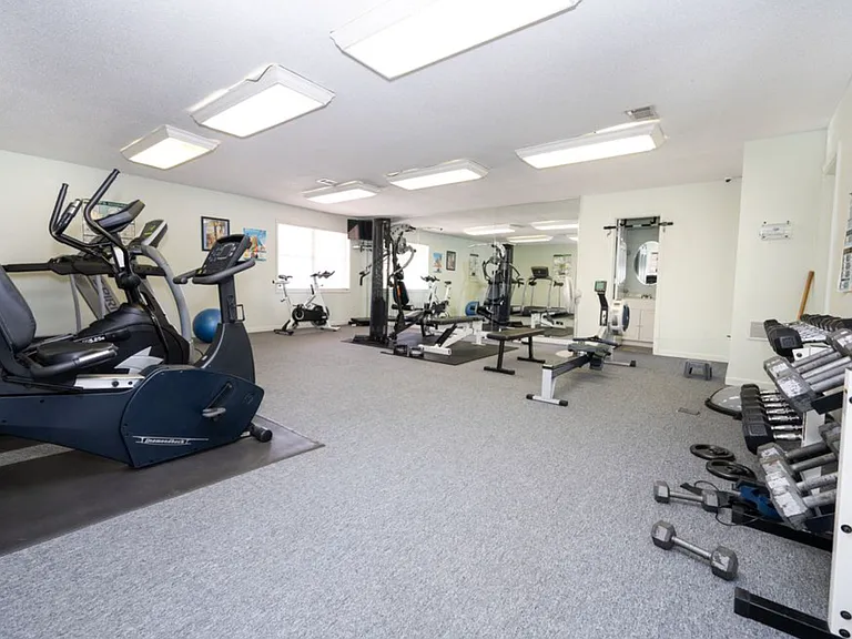 415 Parkdale Dr #13D — Photo 14