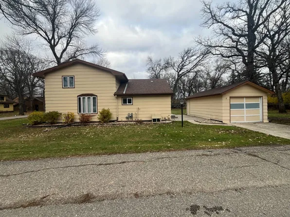 215 Nadess Ave, Devils Lake, ND 58301