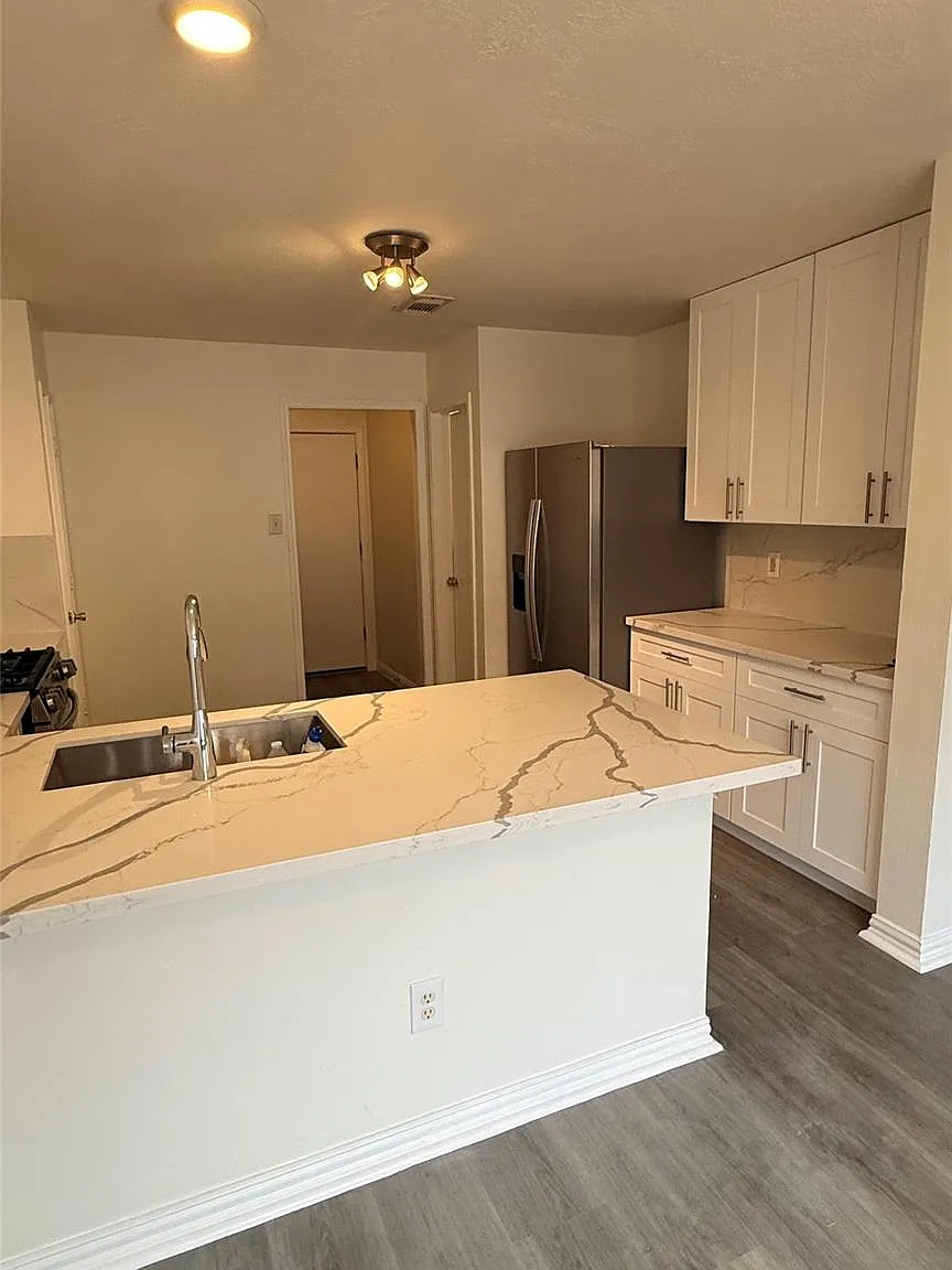 4 bed, 2.5 bath, 1696 sqft, $2,300 — Photo 4