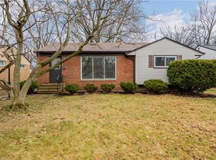 572 Bayfair Dr, Bay Village, OH