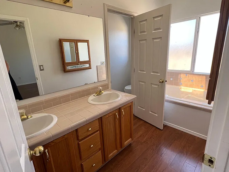 74 W Davenport Dr — Photo 8