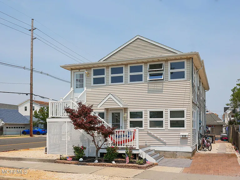 111 Guyer Ave #LOWER — Photo 1