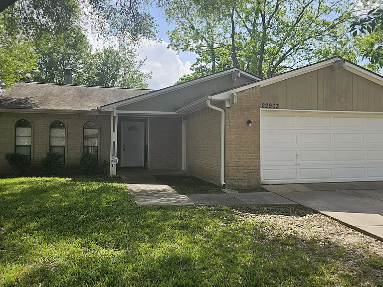 22903 Millgate Dr — Photo 1