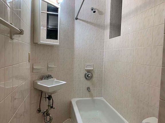 3rd image of 300 E 91st St #1E