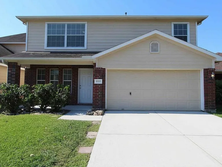 5707 Saluda Creek Ln — Photo 2