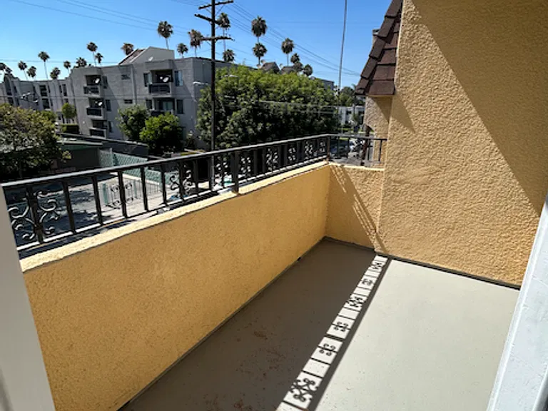 14359 Haynes St — Photo 8