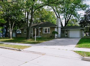 250 Wilson Ave, Clawson, MI