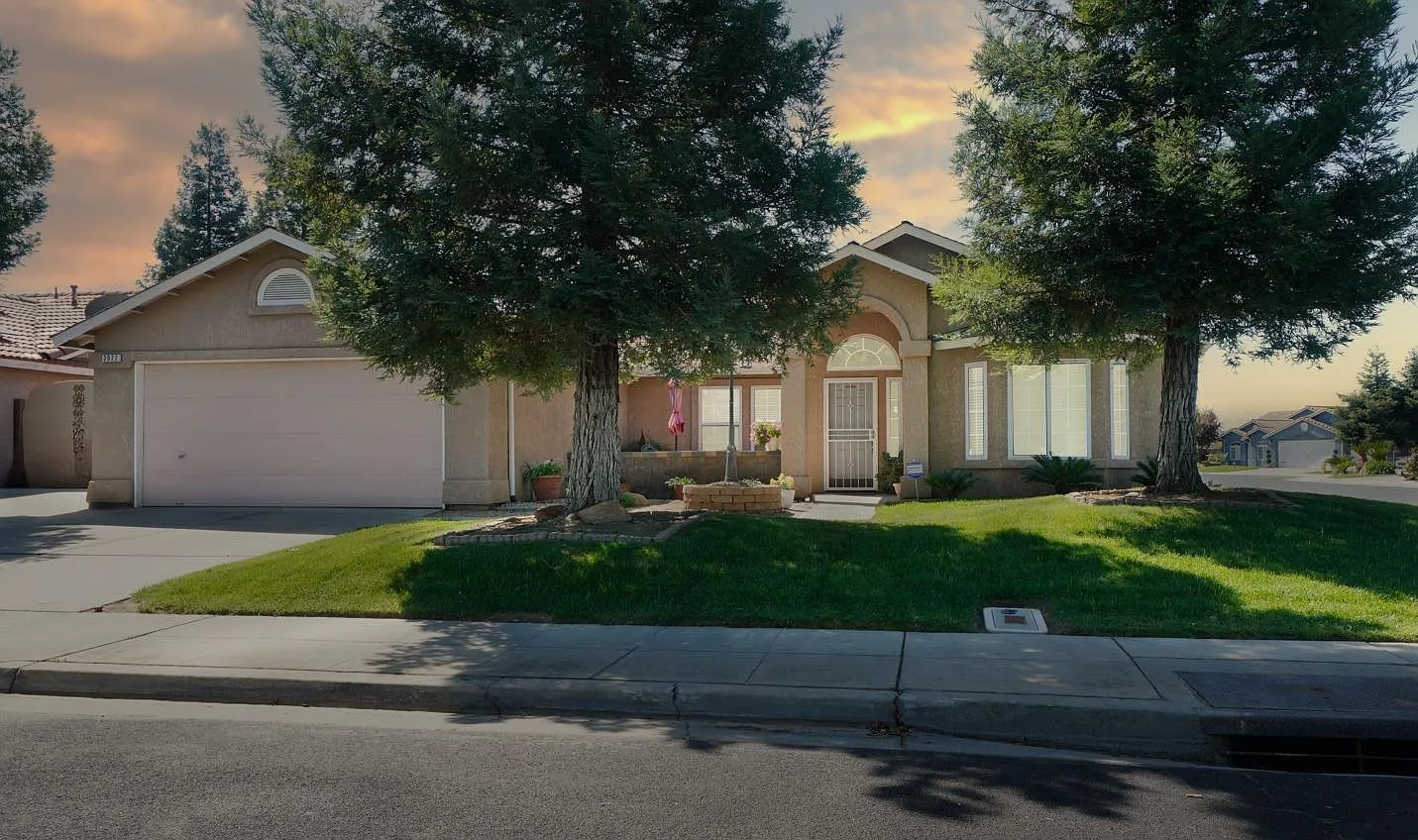 2922 Maple St photo 1