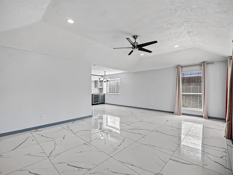 10911 Pecan Dr — Photo 4