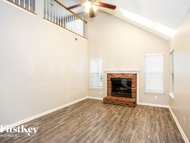 7031 Reedy Creek Rd — Photo 4