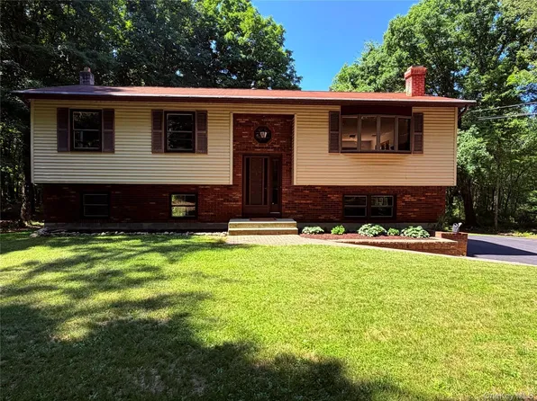 126 Carter Rd, Pleasant Valley, NY 12569