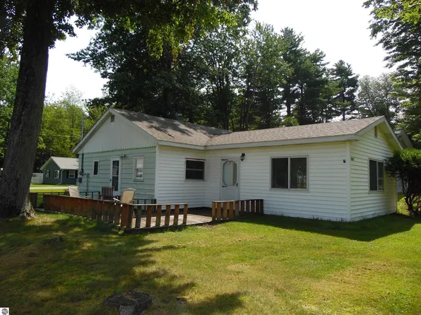 1022 Clifford St, East Tawas, MI 48730