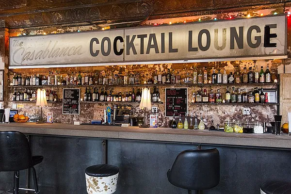 Rented by Dixon Advisory USA Inc. | media 21