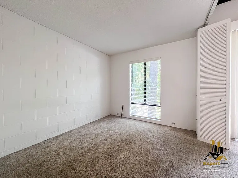 887 Woodside Ln E #3 — Photo 5