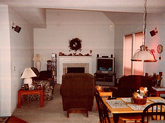 Spacious Living/Kitchen