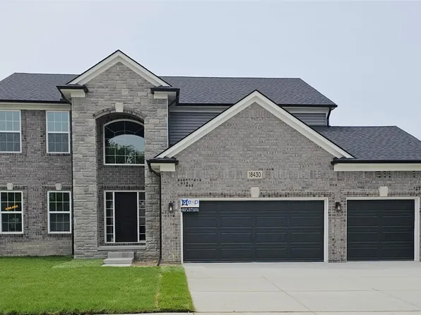 18430 Stallmann Dr, Macomb, MI 48042