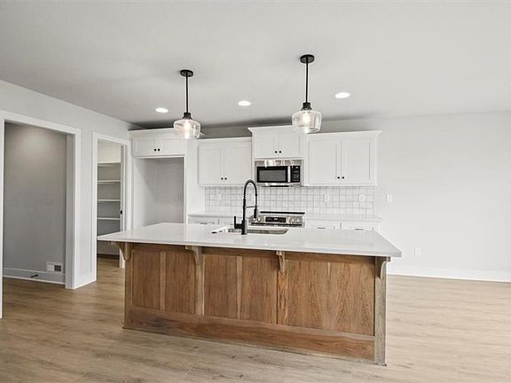 5th image of 311 NE 51st Rd