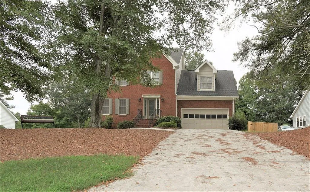 2 bed, 1.0 bath, 3938 sqft, $1,550 — Photo 1