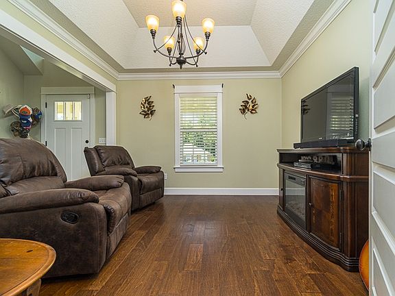 4th image of 195 SW Fieldstone Ct