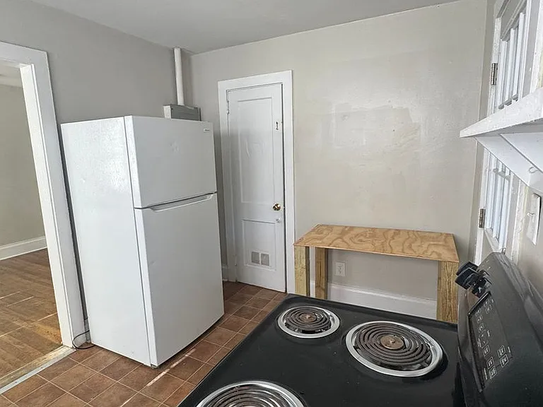 1526 Heath St — Photo 5