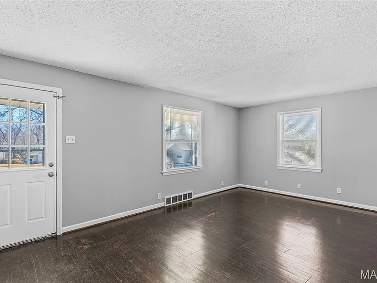 7471 Sharon Dr — Photo 9