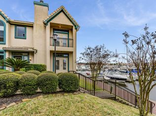 484 Mariners Dr, Kemah, TX 77565