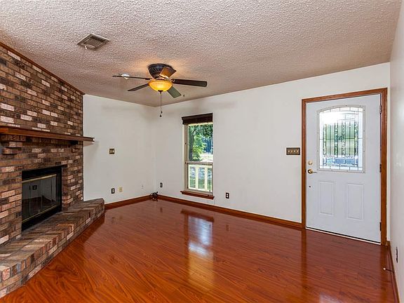 4th image of 5624 Columbia Ave