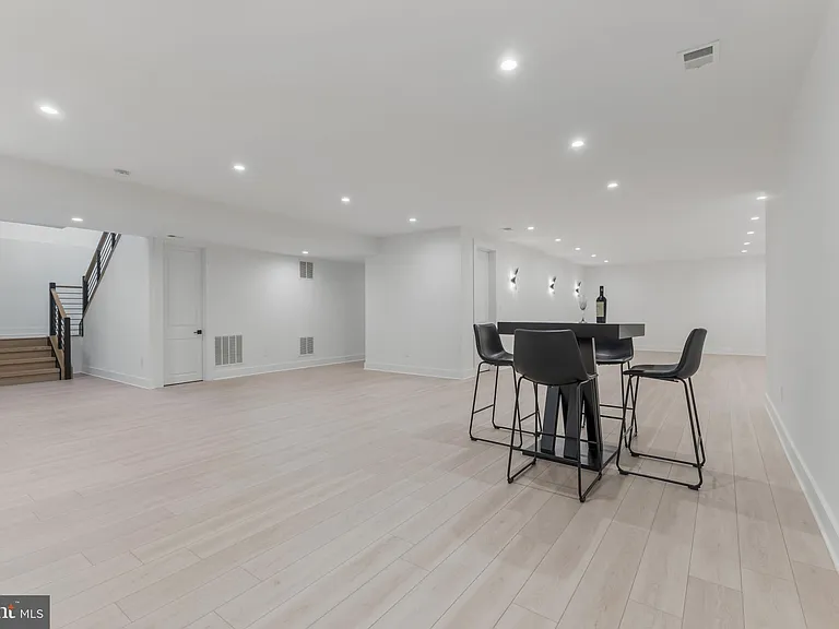 1513 Oakview Dr — Photo 74