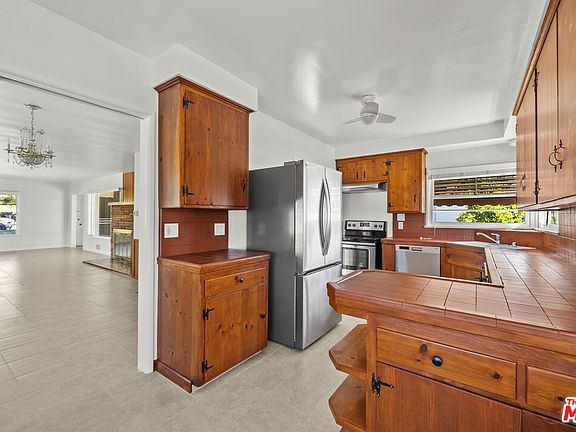 5th image of 100 E Kenneth Rd