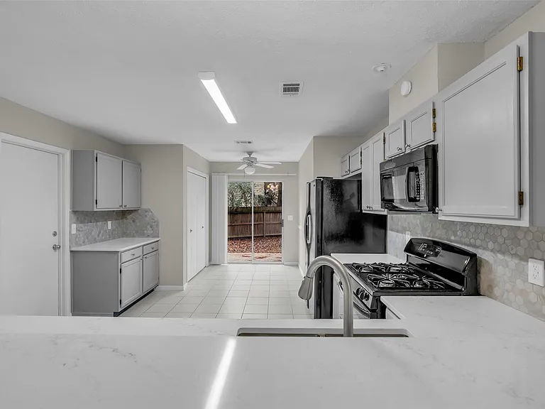 10 Treadwell Ct — Photo 6