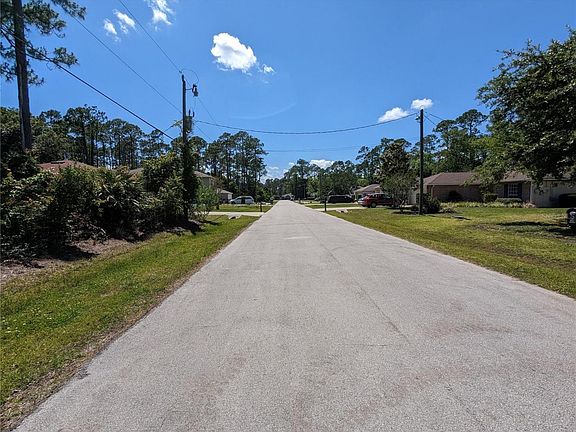 3rd image of 16 Poinsettia Ln