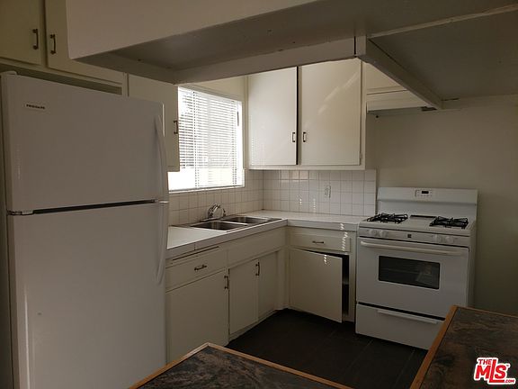 4th image of 11820 Chandler Blvd #1